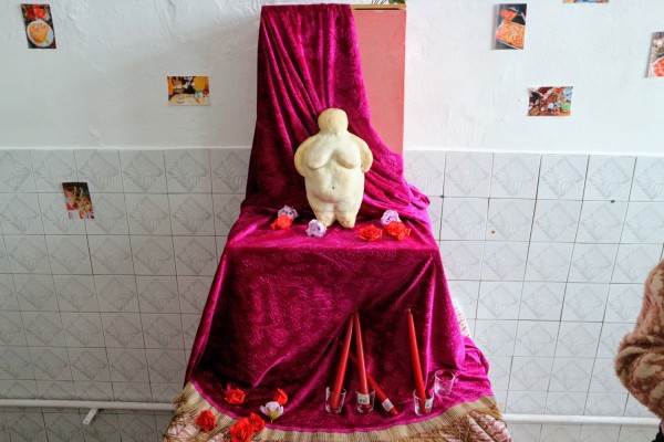 Танцы с медведями vs рейв-хоровод: две Масленицы в Омске 