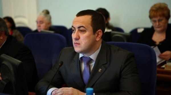 Каракозу пришлось ждать разрешения в мэрии Омска на допуск к Шипиловой