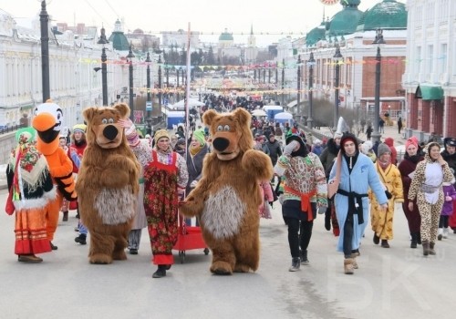 Приходи, весна-красна: как омичи провожали Масленицу на Любинском