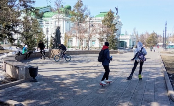 Город замер (не совсем): первый день Омска в режиме изоляции. Фоторепортаж Город замер (не совсем): первый день Омска в режиме изоляции. Фоторепортаж