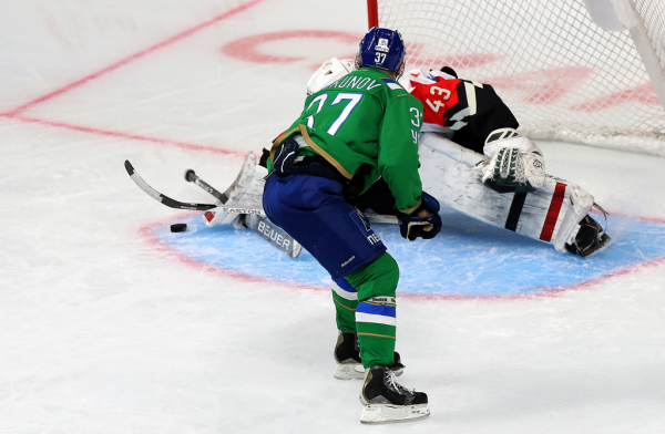 
        «Салават Юлаев» выходит вперёд. Главные события третьего матча серии
      