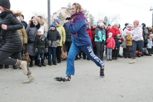 Приходи, весна-красна: как омичи провожали Масленицу на Любинском