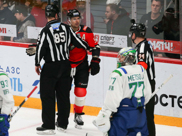 
        1/4 Востока, матч №5. «Авангард» - «Салават Юлаев» 3:6. Послематчевая пресс-конференция (ВИДЕО)
      