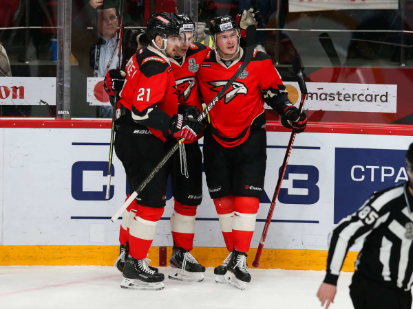 
        Права на ошибку больше нет. Как «Авангард» уступил «Салавату» в пятом матче серии
      