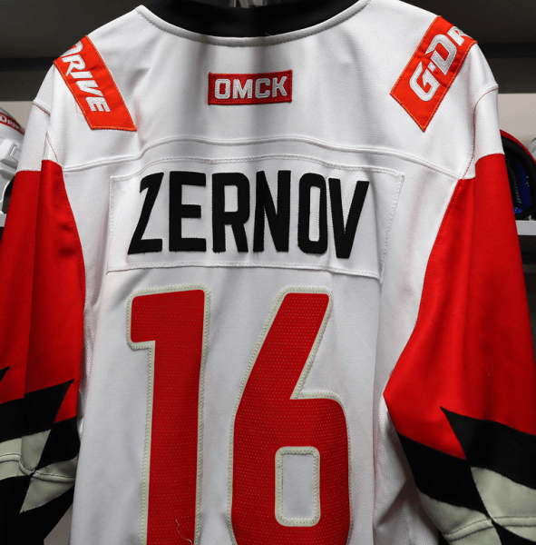 
        «Никто не хочет уступать, поэтому и эмоции, и борьба, и такой накал на льду». Емелин, Семёнов и Франсон о победе в четвертом матче серии
      