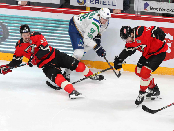 
        Права на ошибку больше нет. Как «Авангард» уступил «Салавату» в пятом матче серии
      