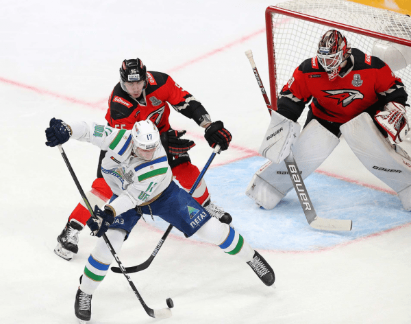 
        1/4 Востока, матч №2. «Авангард» - «Салават Юлаев» 2:3 ОТ. Послематчевая пресс-конференция (ВИДЕО)
      