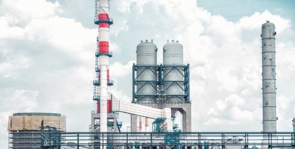 Утром у проходной омского Нефтезавода собралась толпа рабочих