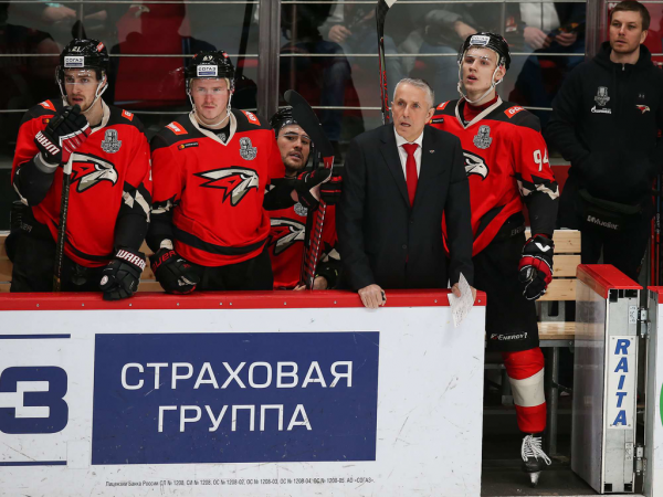 
        1/4 Востока, матч №5. «Авангард» - «Салават Юлаев» 3:6. Послематчевая пресс-конференция (ВИДЕО)
      