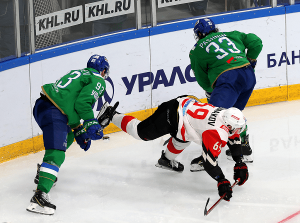 
        «Салават Юлаев» выходит вперёд. Главные события третьего матча серии
      