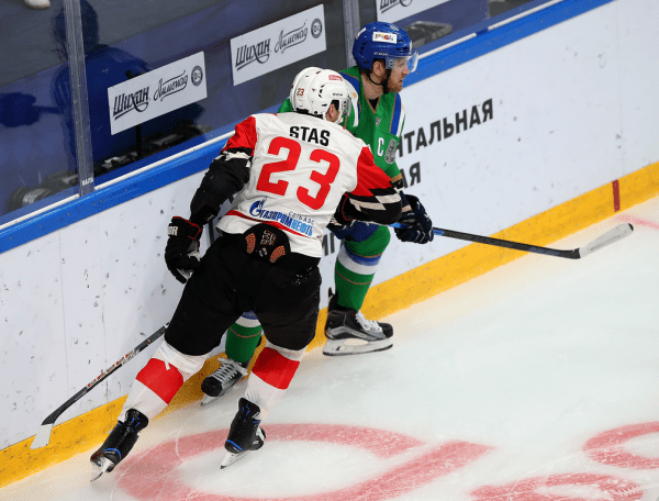 
        «Никто не хочет уступать, поэтому и эмоции, и борьба, и такой накал на льду». Емелин, Семёнов и Франсон о победе в четвертом матче серии
      