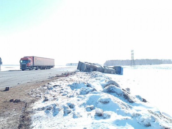 В Омской области столкнулись два большегруза, есть пострадавшие В Омской области столкнулись два большегруза, есть пострадавшие