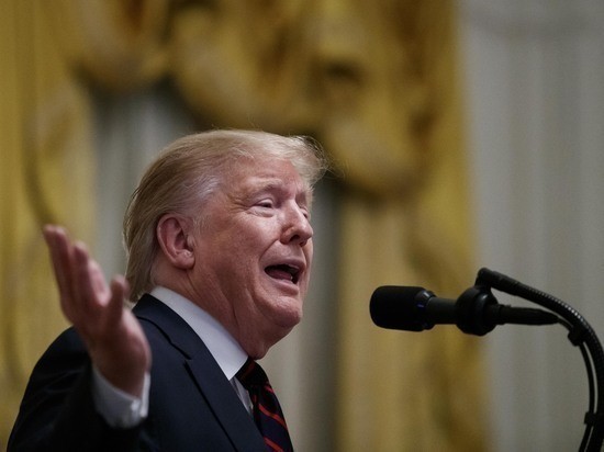 Пенс не в курсе, проверяли ли Трампа на коронавирус