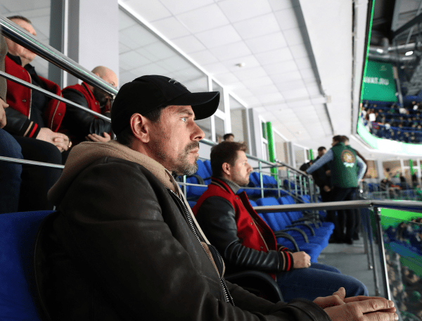 
        «Никто не хочет уступать, поэтому и эмоции, и борьба, и такой накал на льду». Емелин, Семёнов и Франсон о победе в четвертом матче серии
      