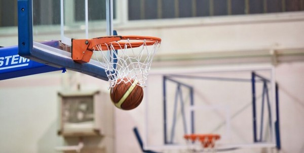 Омский "Нефтяник" выиграл у лидера Суперлиги Омский "Нефтяник" выиграл у лидера Суперлиги