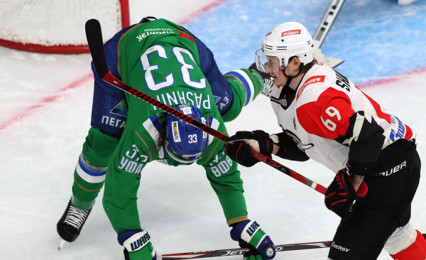 
        «Салават Юлаев» выходит вперёд. Главные события третьего матча серии
      