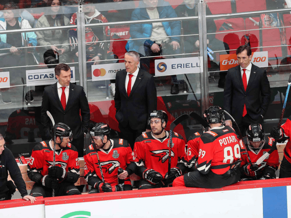 
        1/4 Востока, матч №5. «Авангард» - «Салават Юлаев» 3:6. Послематчевая пресс-конференция (ВИДЕО)
      