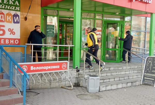 Город замер (не совсем): первый день Омска в режиме изоляции. Фоторепортаж Город замер (не совсем): первый день Омска в режиме изоляции. Фоторепортаж