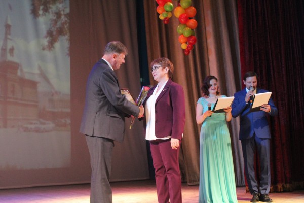 «Случайных людей здесь нет»: омских педагогов поздравили с Днем учителя