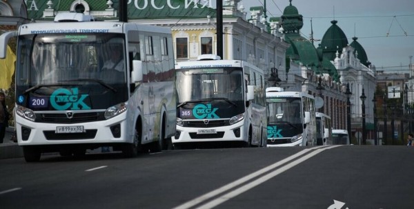 В автобусах ПАЗ станет больше стоячих мест для удобства омичей