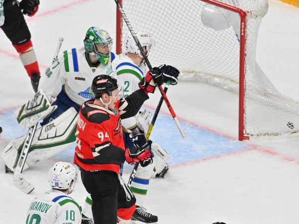 
        «Авангард» начинает плей-офф с победы! Главные события первого матча серии с «Салаватом Юлаевым»
      