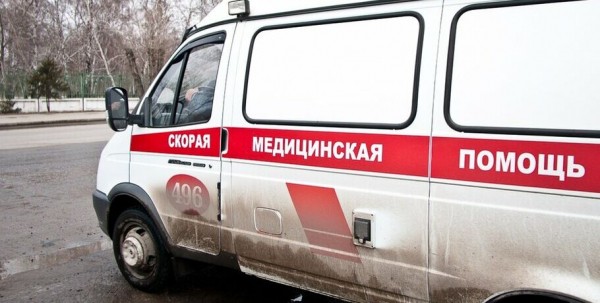 В Омске на ребёнка рухнула глыба льда В Омске на ребёнка рухнула глыба льда