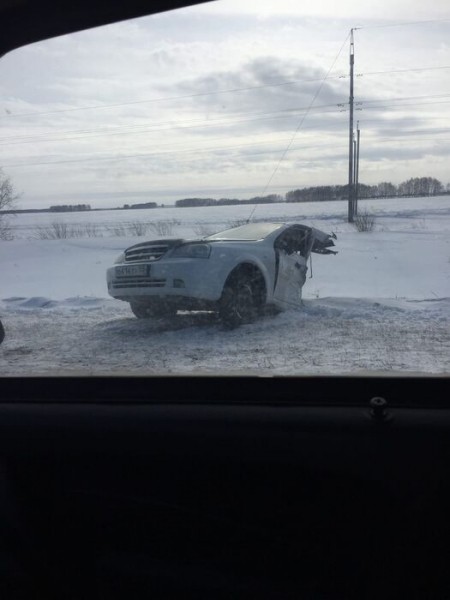 В аварии под Омском машину разорвало пополам