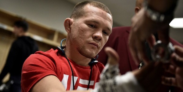Бой омича Петра Яна станет главным событием турнира UFC в Казахстане