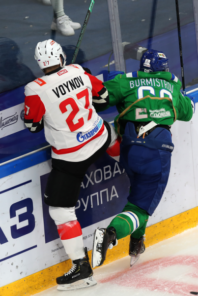 
        «Никто не хочет уступать, поэтому и эмоции, и борьба, и такой накал на льду». Емелин, Семёнов и Франсон о победе в четвертом матче серии
      