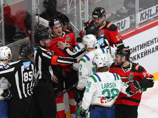 
        Права на ошибку больше нет. Как «Авангард» уступил «Салавату» в пятом матче серии
      