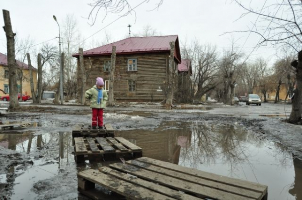 Омичи пожаловались на непролазную грязь в городе