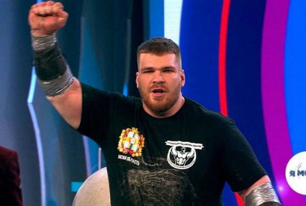 Два омских силача стали лучшими на турнире Шварценеггера