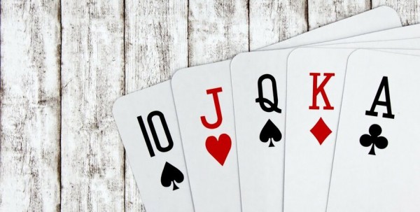 Хоккеист Михеев не рискует играть в покер с партнёрами по команде Хоккеист Михеев не рискует играть в покер с партнёрами по команде