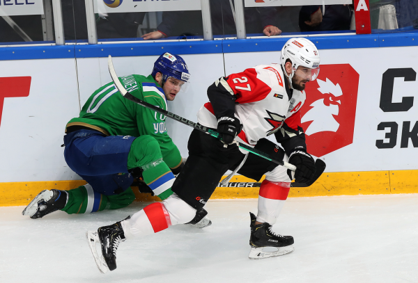 
        «Никто не хочет уступать, поэтому и эмоции, и борьба, и такой накал на льду». Емелин, Семёнов и Франсон о победе в четвертом матче серии
      