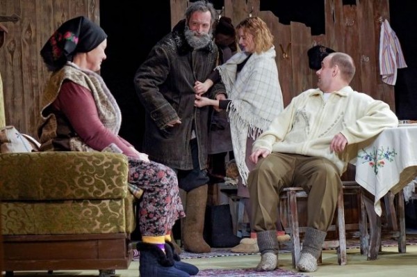 «Дорогой подарок». Иркутская история на омской сцене