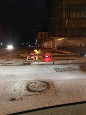 Разбитые окна, здания без крыш, поврежденные машины: первые итоги урагана в Омске 