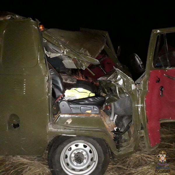 В Омской области уазик врезался в стелу: есть погибший В Омской области уазик врезался в стелу: есть погибший