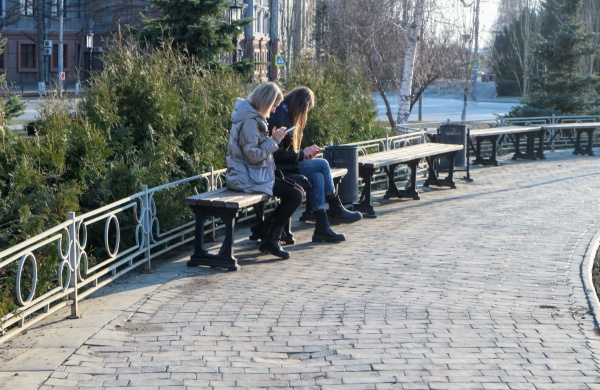 Самоизоляция под ударом: омичи снова толпами вышли на улицу, несмотря на запрет 
