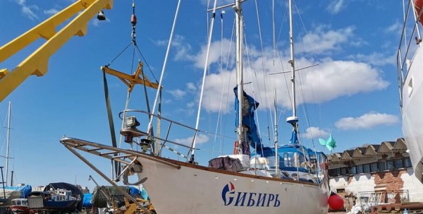 Экипаж яхты "Сибирь" вернулся домой из прерванной кругосветки