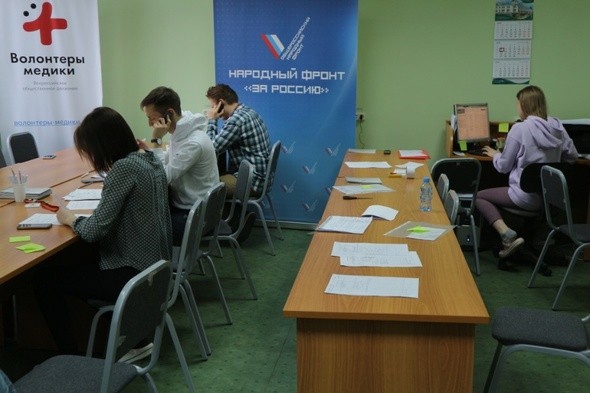 Актер, служитель церкви и студент: кто идет в волонтеры и кому они помогают в Омске 