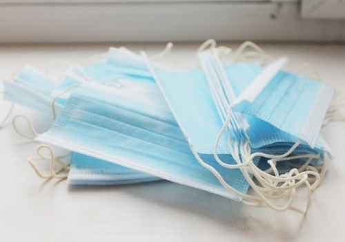 Карантин продлили, шоу продолжается. И опять без масок?