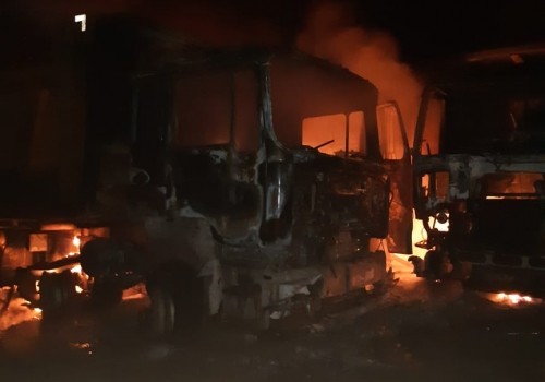 На пожаре под Омском уничтожена рабочая техника для восстановления дороги на миллиард На пожаре под Омском уничтожена рабочая техника для восстановления дороги на миллиард