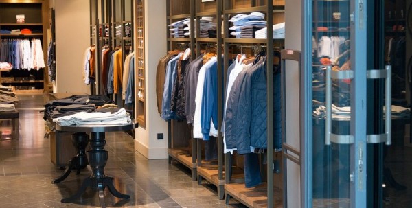 Омские парикмахерские, химчистки и магазины одежды откроются в начале мая