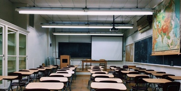 Омские школьники позже запланированного начнут дистанционное обучение