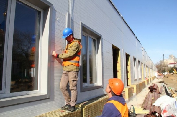 Госпиталь за 41 день. Смотрим, как строится медицинский центр в Омске