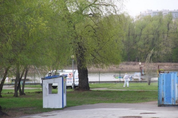 Омский парк «Зелёный остров» обработали от клещей