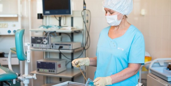 Омичей с коронавирусом начнут искать в поездах и автобусах