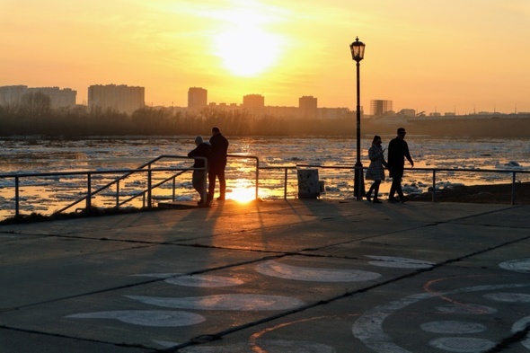 Самоизоляция под ударом: омичи снова толпами вышли на улицу, несмотря на запрет 