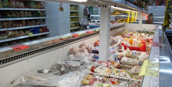 Омским школьникам начали выдавать продукты