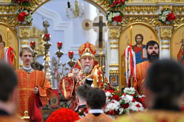 Пасха-2020 в Омске. Благодатный огонь, служба, куличи и яйца